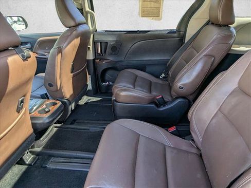 Used 2015 Toyota Sienna Limited image 19