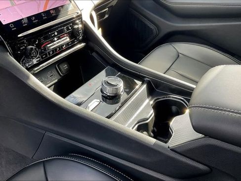 New 2025 Jeep Grand Cherokee Limited w/ Black Appearance Package image 9