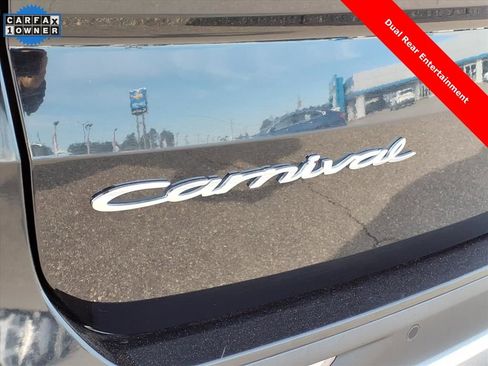 Used 2022 Kia Carnival SX Prestige image 9