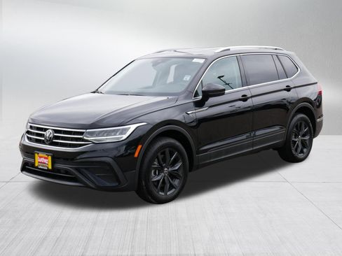 Used 2024 Volkswagen Tiguan SE w/ MDO Package, Two-Row AWD/4WD image 3