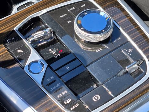 Used 2024 BMW X7 M60i w/ Executive Package image 45