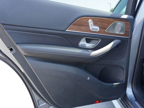 Certified 2025 Mercedes-Benz GLS 450 4MATIC image 28