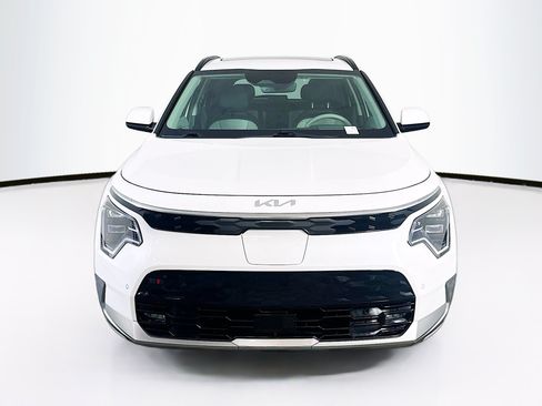 Used 2023 Kia Niro Wave FWD image 2