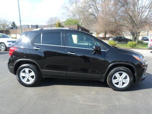 Used 2019 Chevrolet Trax LT w/ LT Convenience Package image 8