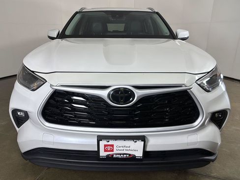 Used 2024 Toyota Highlander XLE AWD/4WD image 5