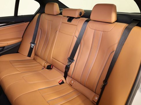 Used 2023 BMW 530i xDrive image 11