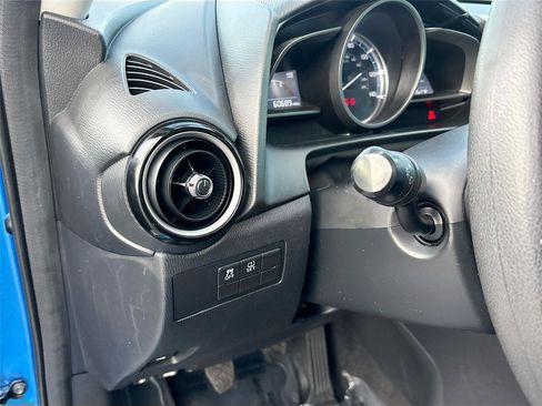 Used 2019 Toyota Yaris LE image 11