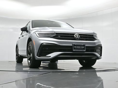 Used 2024 Volkswagen Tiguan SE R-Line image 47