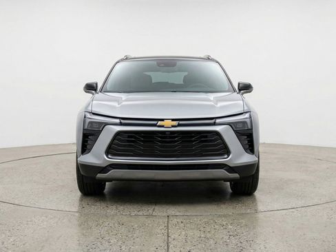 Used 2025 Chevrolet Blazer LT FWD image 2
