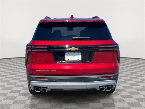 Used 2025 Chevrolet Traverse LT image 6