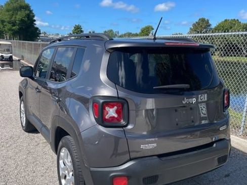Used 2017 Jeep Renegade Latitude w/ Popular Equipment Group FWD image 2