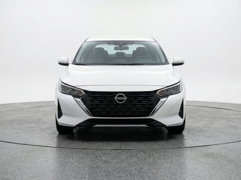 Used 2025 Nissan Sentra SV FWD image 2