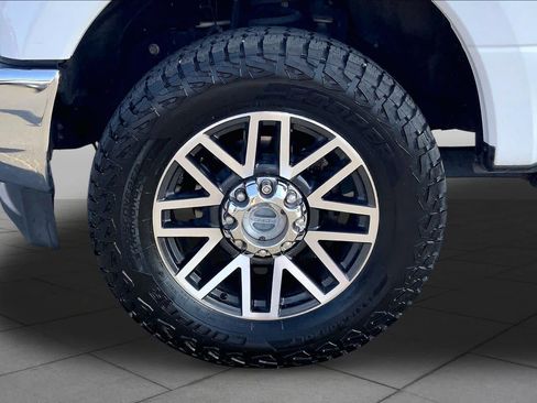 Used 2019 Ford F250 Lariat w/ Lariat Ultimate Package AWD/4WD image 11
