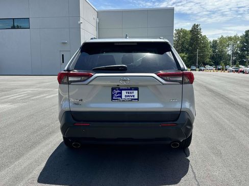 Used 2019 Toyota RAV4 XLE FWD image 25