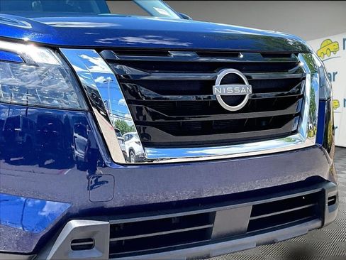 Used 2025 Nissan Pathfinder SV AWD/4WD image 2