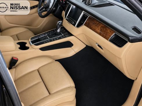 Used 2018 Porsche Macan AWD/4WD image 8