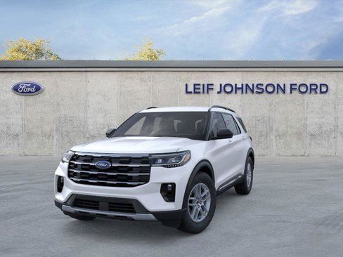 Certified 2025 Ford Explorer Active w/ Active Comfort Package RWD image 2