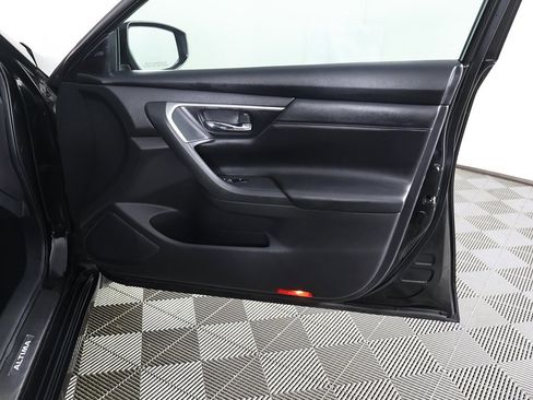 Used 2017 Nissan Altima 2.5 SL w/ Moonroof Package image 24