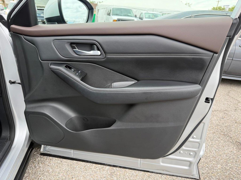 Used 2023 Nissan Rogue SV w/ SV Premium B Package AWD/4WD image 19