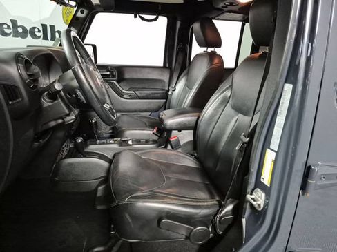 Used 2017 Jeep Wrangler Unlimited Sahara AWD/4WD image 9