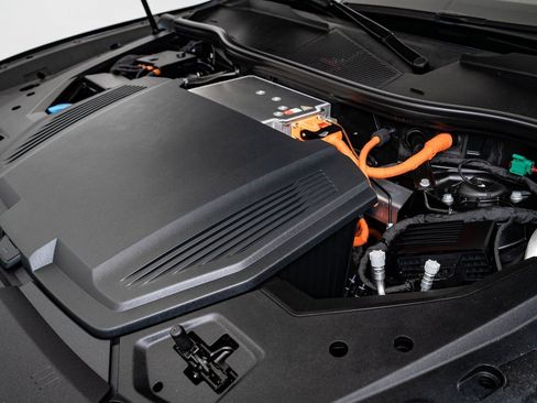 Used 2022 Audi e-tron Premium w/ Convenience Plus Package image 47