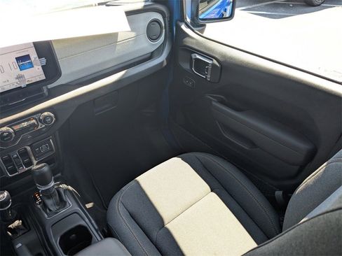 New 2025 Jeep Gladiator Sport image 18