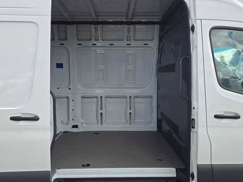 Used 2025 Mercedes-Benz Sprinter 2500 image 14