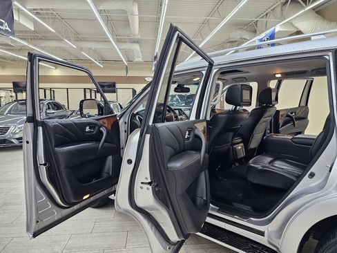 Used 2015 INFINITI QX80 4WD w/ Deluxe Technology Package image 18