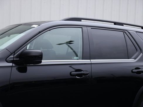 New 2025 Honda Pilot Touring image 7