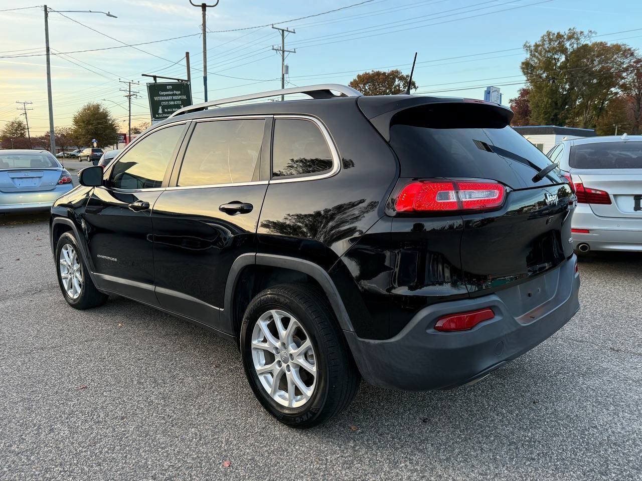 Used 2018 Jeep Cherokee Latitude Plus FWD image 5