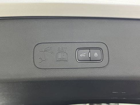 Used 2023 Lincoln Aviator AWD w/ Premium Package image 16