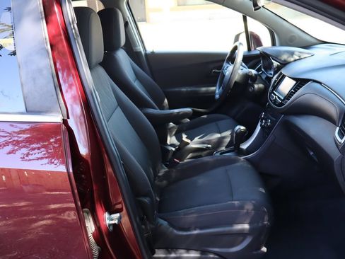 Used 2017 Chevrolet Trax LT AWD/4WD image 22