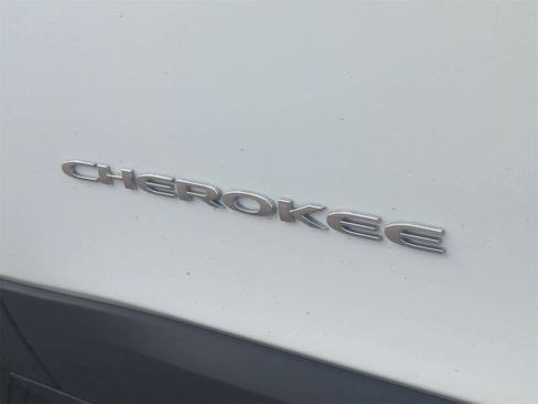Used 2020 Jeep Cherokee Limited image 14