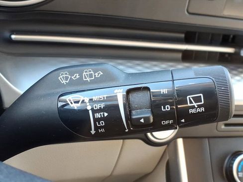 Used 2024 Kia Carnival LX image 24