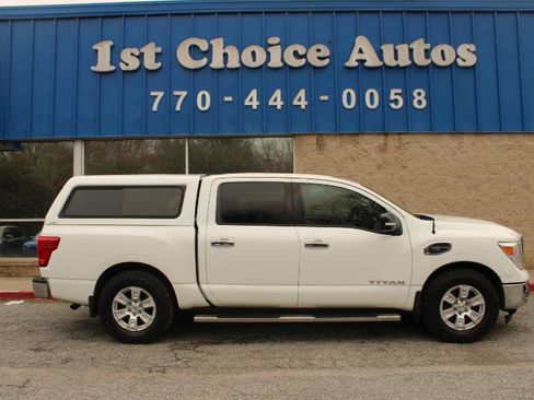 Used 2017 Nissan Titan SV RWD image 8