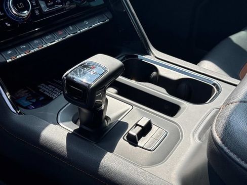 Used 2025 GMC Sierra 1500 AT4 w/ Technology Package AWD/4WD image 33