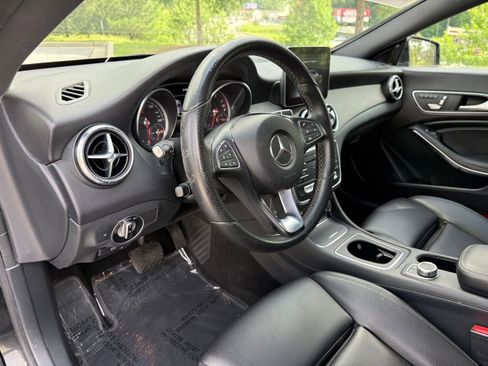 Used 2018 Mercedes-Benz CLA 250 image 22