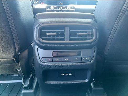 Used 2024 Honda Pilot Touring image 27