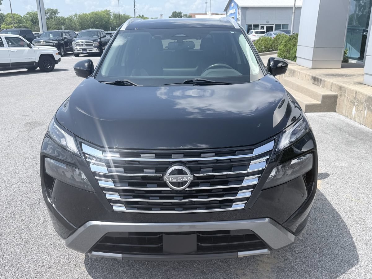Used 2024 Nissan Rogue SL w/ SL Premium Package FWD image 2