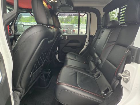Used 2023 Jeep Gladiator Rubicon w/ LED Lighting Group AWD/4WD image 34