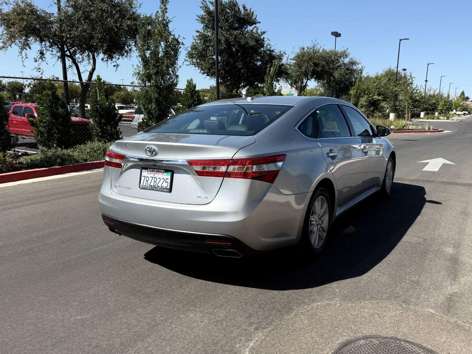 Used 2015 Toyota Avalon XLE FWD image 7