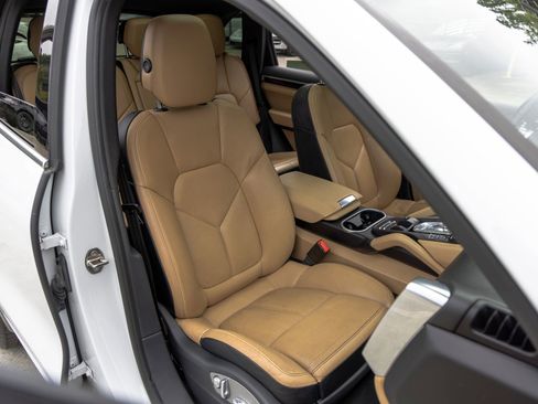 Used 2016 Porsche Cayenne AWD/4WD image 61