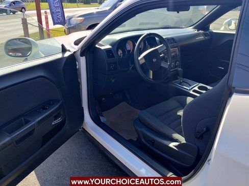 Used 2010 Dodge Challenger SE image 12