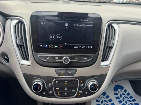 Used 2025 Chevrolet Malibu LT image 13