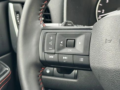 Used 2025 Nissan Rogue SV image 17