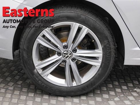 Used 2024 Volkswagen Jetta SE image 29