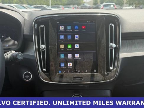 Certified 2025 Volvo XC40 B5 Plus AWD/4WD image 23