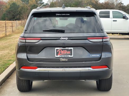 New 2025 Jeep Grand Cherokee Laredo image 4