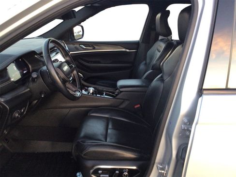 Used 2021 Jeep Grand Cherokee L Overland w/ Advanced Protech Group III image 9