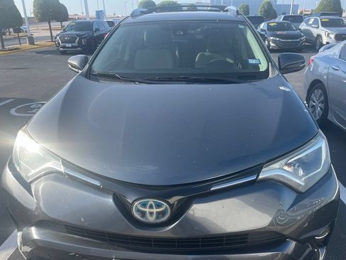 Used 2017 Toyota RAV4 XLE w/ Convenience Package AWD/4WD image 2
